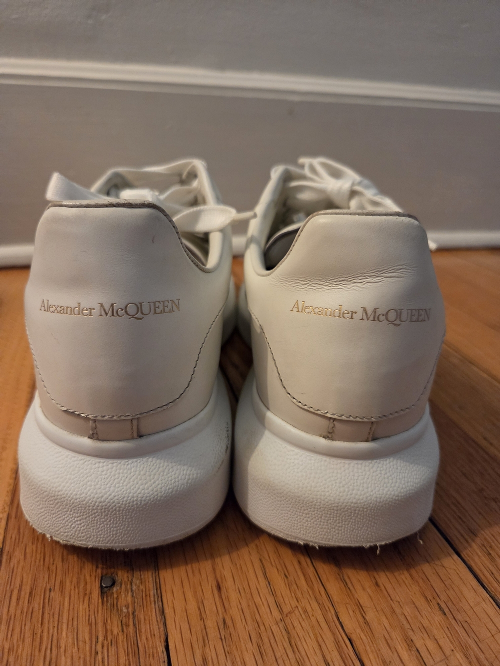 Alexander McQueen White Low-Top Leather Sneakers - Picture 3 of 7